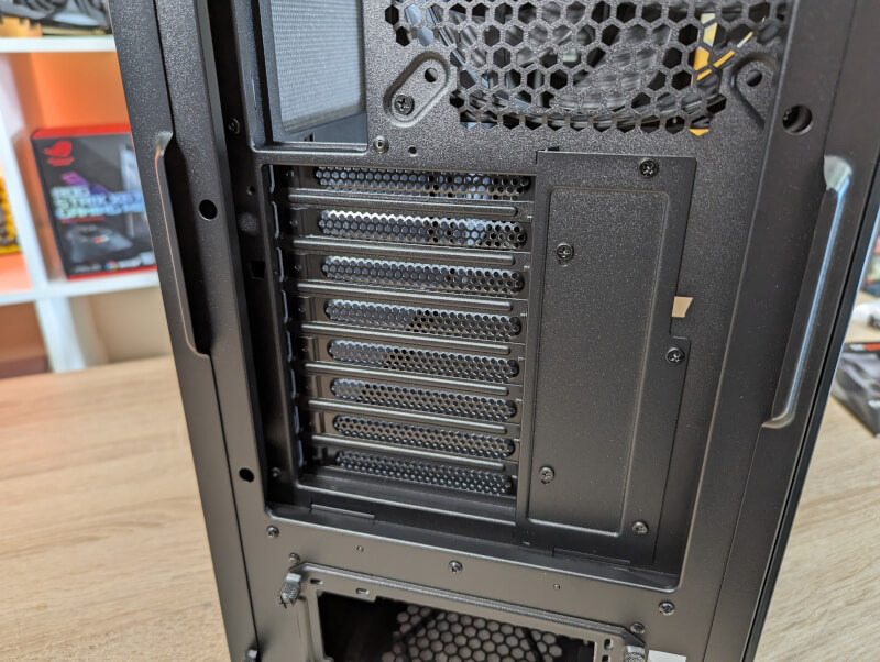 BeQuiet Dark Base Pro 901 expansion slots are reversible.jpg
